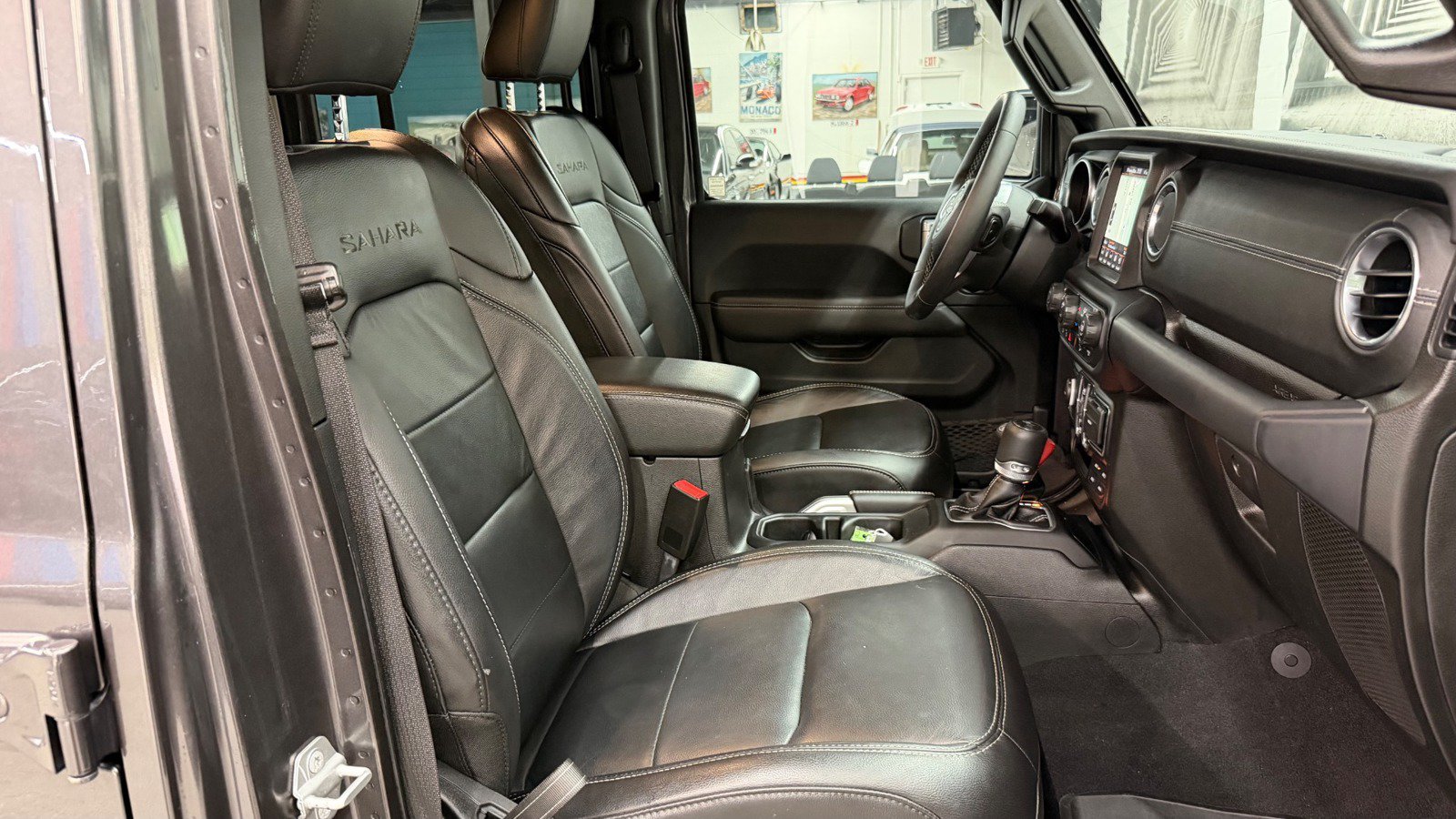 Used 2019 Jeep Wrangler Unlimited Sahara AWD/4WD image 32