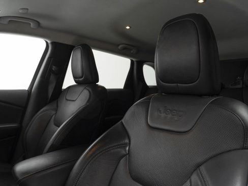 Used 2019 Jeep Cherokee Limited image 13