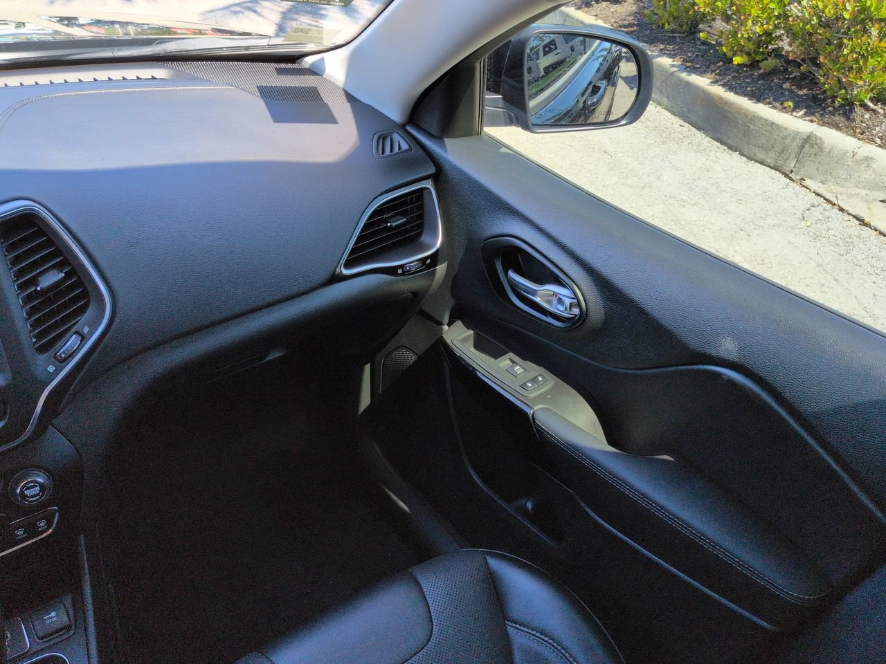 Used 2023 Jeep Cherokee Altitude Lux AWD/4WD image 17
