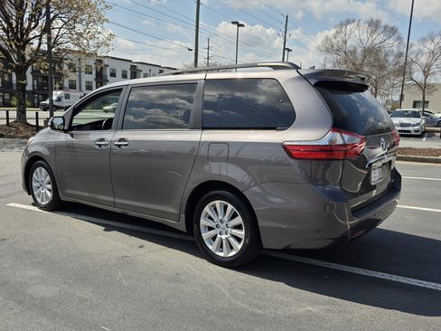 Used 2015 Toyota Sienna Limited image 8