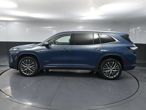 Used 2025 Buick Enclave Avenir AWD/4WD image 9