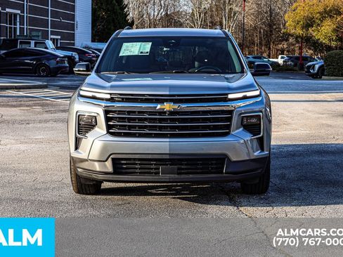 Used 2024 Chevrolet Traverse LT image 10