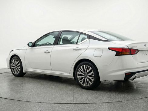 Used 2025 Nissan Altima 2.5 SV image 6