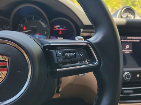 Certified 2023 Porsche Macan AWD/4WD image 28