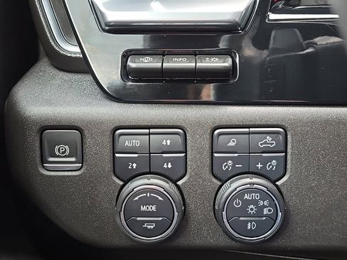 Used 2024 Chevrolet Silverado 1500 High Country image 25