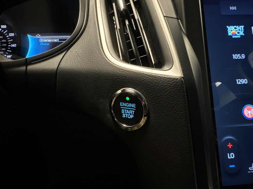 Used 2024 Ford Edge SEL AWD/4WD image 16