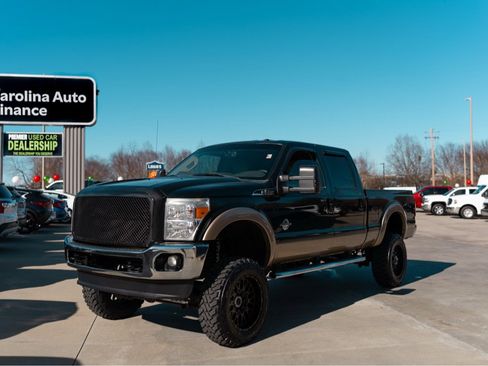 Used 2014 Ford F250 Lariat w/ Lariat Interior Package image 2