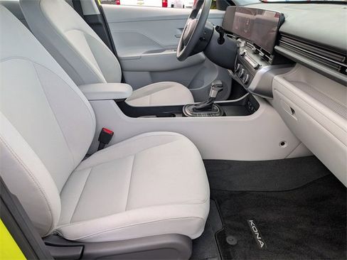 Certified 2024 Hyundai Kona SE image 35