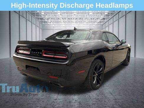 Used 2018 Dodge Challenger R/T w/ Driver Convenience Group RWD image 8