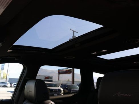 Used 2024 Buick Enclave Avenir w/ Avenir Technology Package image 21