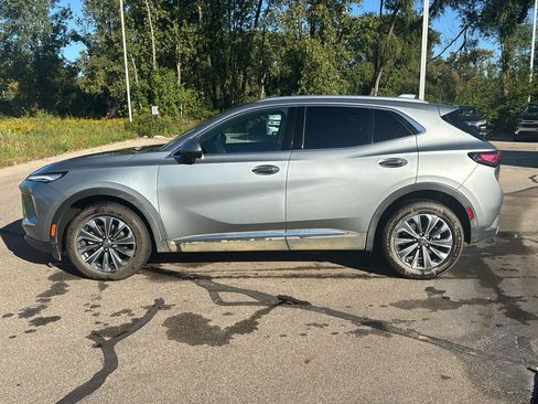 Used 2025 Buick Envision Preferred AWD/4WD image 2