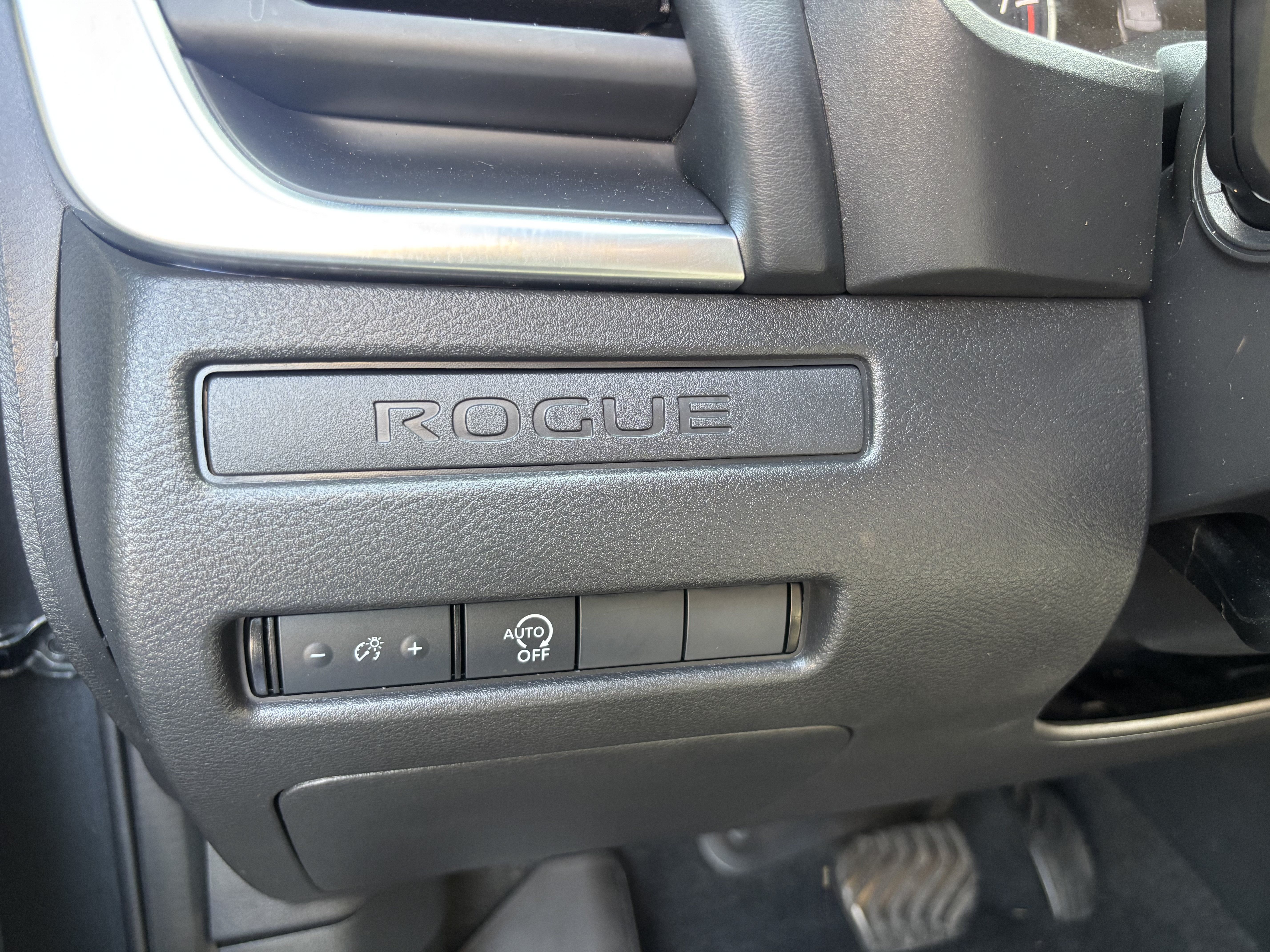 Used 2023 Nissan Rogue S FWD image 21