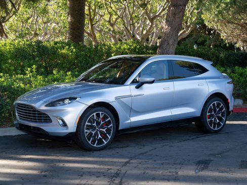 Used 2021 Aston Martin DBX image 2