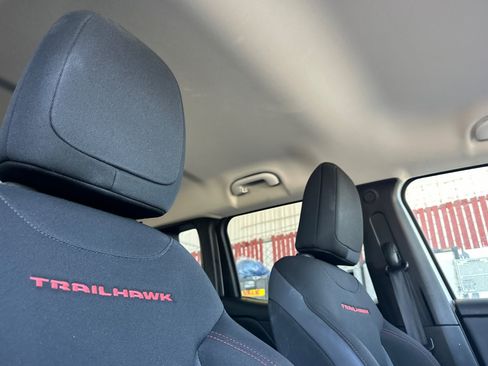 Certified 2023 Jeep Renegade Trailhawk AWD/4WD image 17