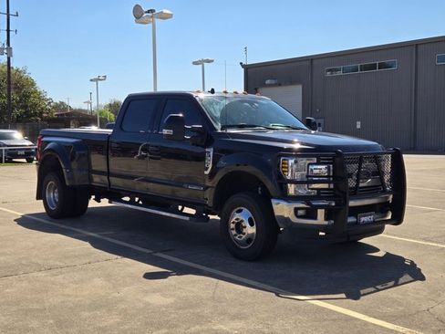 Used 2019 Ford F350 Lariat w/ Lariat Ultimate Package image 3