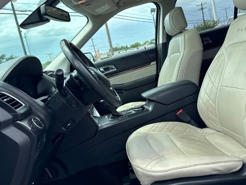 Used 2017 Ford Explorer Platinum AWD/4WD image 19