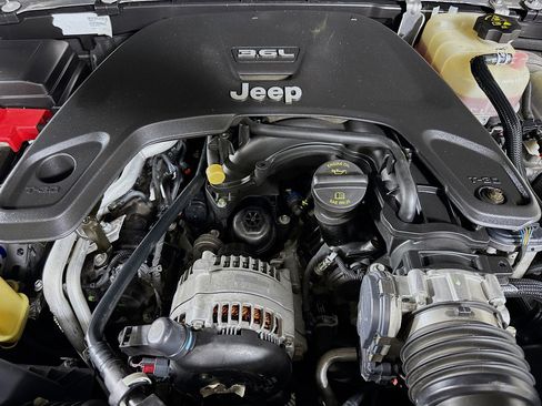 Used 2018 Jeep Wrangler Unlimited Rubicon image 37