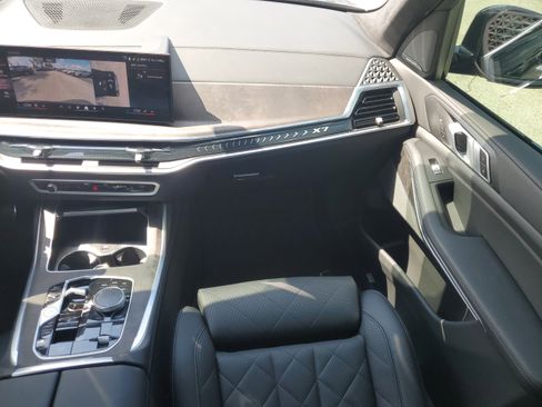 Used 2025 BMW X7 xDrive40i w/ M Sport Package image 19