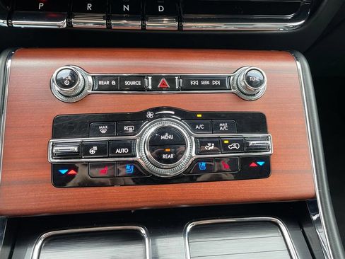 Used 2023 Lincoln Aviator Reserve AWD/4WD image 13