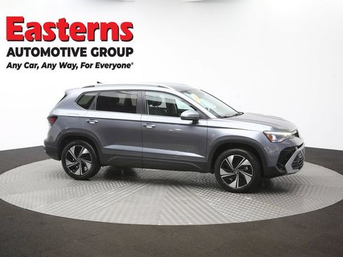 Used 2025 Volkswagen Taos SE AWD/4WD image 45