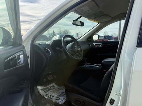 Used 2019 Nissan Pathfinder SV image 7