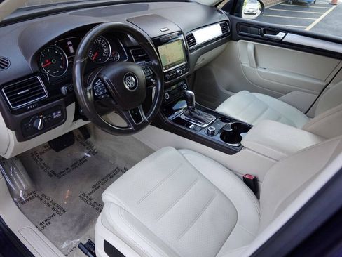 Used 2012 Volkswagen Touareg Sport AWD/4WD image 3