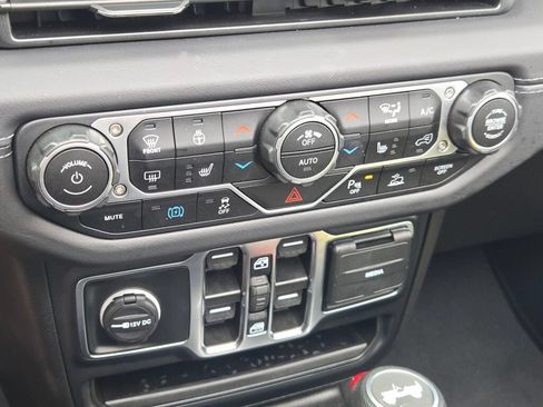 Certified 2025 Jeep Wrangler Unlimited Sahara w/ Safety Group AWD/4WD image 24