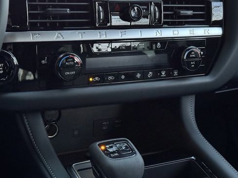 New 2026 Nissan Pathfinder SL image 17