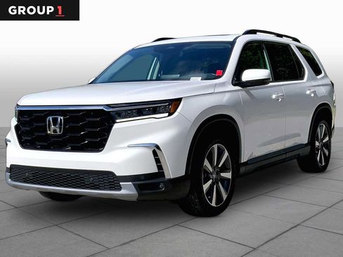 Certified 2025 Honda Pilot Touring image 1