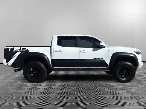 Used 2016 Toyota Tacoma TRD Sport w/ Premium & Technology Package image 6