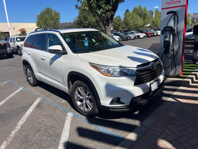 Used 2015 Toyota Highlander XLE AWD/4WD image 1