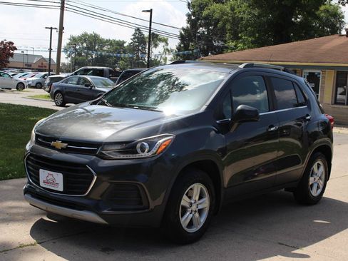 Used 2018 Chevrolet Trax LT w/ Sun & Sound Package AWD/4WD image 5