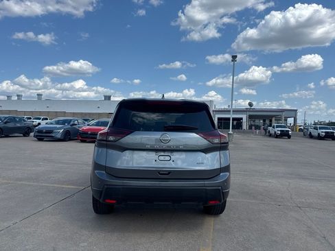Certified 2025 Nissan Rogue SV AWD/4WD image 17