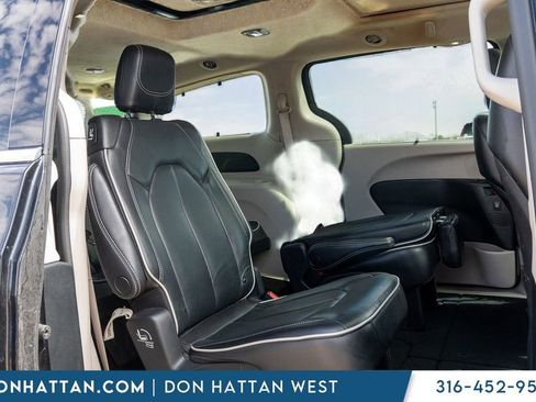 Used 2023 Chrysler Pacifica Limited image 20