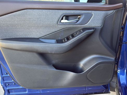 Used 2023 Nissan Rogue SV image 11