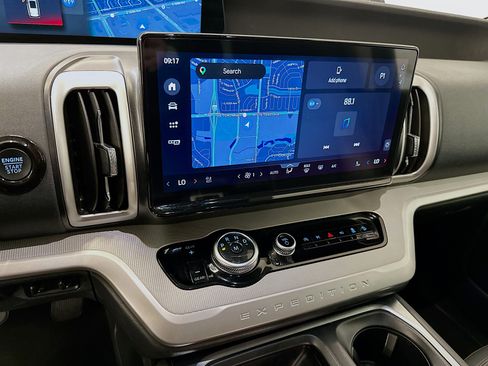 Used 2025 Ford Expedition Active AWD/4WD image 26