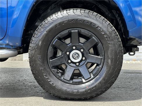 Used 2016 Toyota Tacoma TRD Sport w/ Premium & Technology Package AWD/4WD image 29