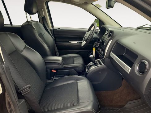 Used 2015 Jeep Compass Latitude FWD image 15