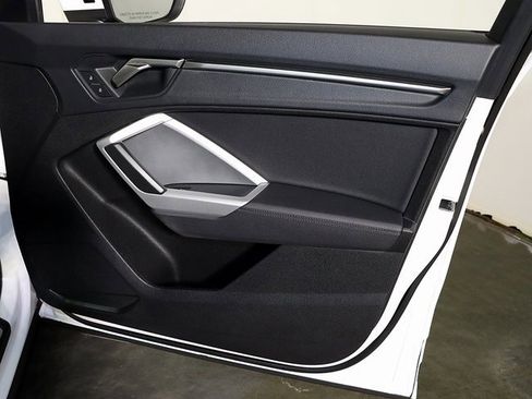 Used 2025 Audi Q3 2.0T Premium image 32