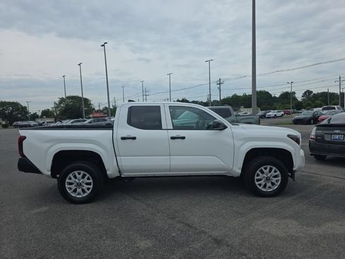 Used 2024 Toyota Tacoma SR AWD/4WD image 3