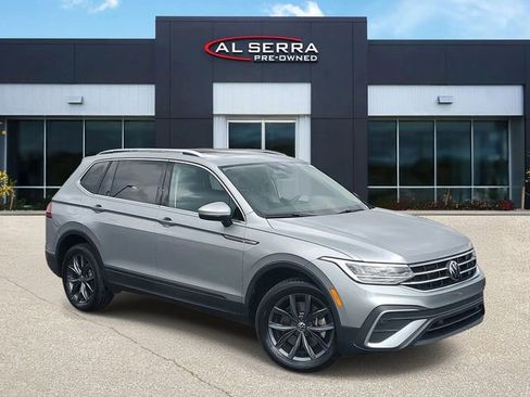 Used 2023 Volkswagen Tiguan SE w/ Panoramic Sunroof Package image 1
