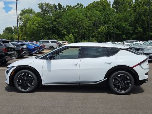 New 2026 Kia EV6 Wind RWD image 2