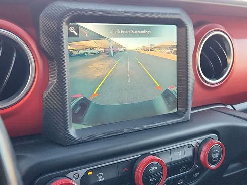 Used 2020 Jeep Gladiator Rubicon image 25