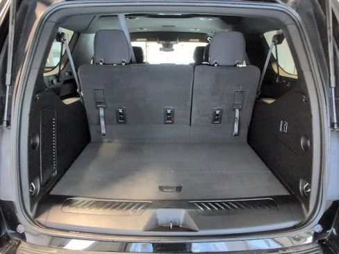Used 2024 GMC Yukon XL SLE image 29
