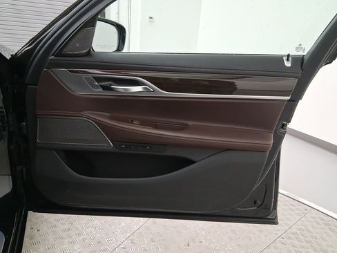 Certified 2022 BMW 750i xDrive w/ Luxury Rear Seating Package image 29