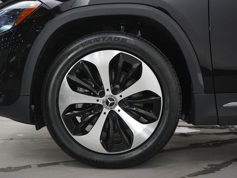 Used 2025 Mercedes-Benz GLA 250 4MATIC image 32