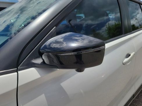 Used 2021 Nissan Kicks SR w/ SR Premium Package FWD image 8