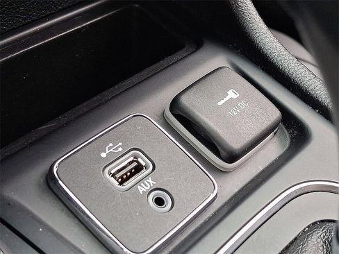 Used 2019 Jeep Cherokee Latitude Plus image 26