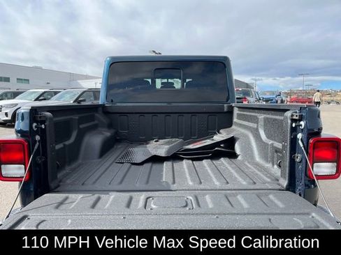 Used 2025 Jeep Gladiator Nighthawk image 20