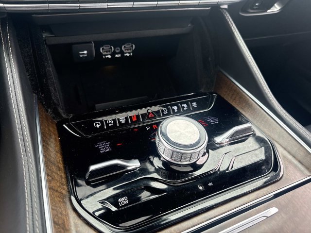 Used 2023 Jeep Grand Wagoneer L Series II AWD/4WD image 27